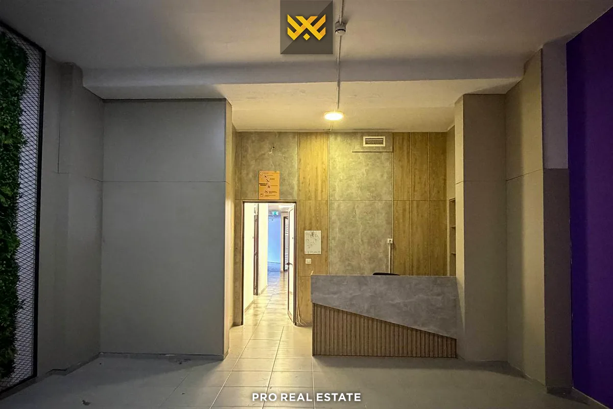 Lokal / Zyrë 1350m² me #QIRA në Pejton