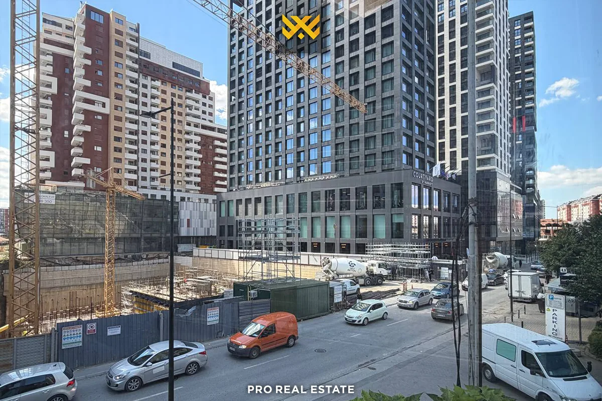 Lokal / Zyrë 1350m² me #QIRA në Pejton