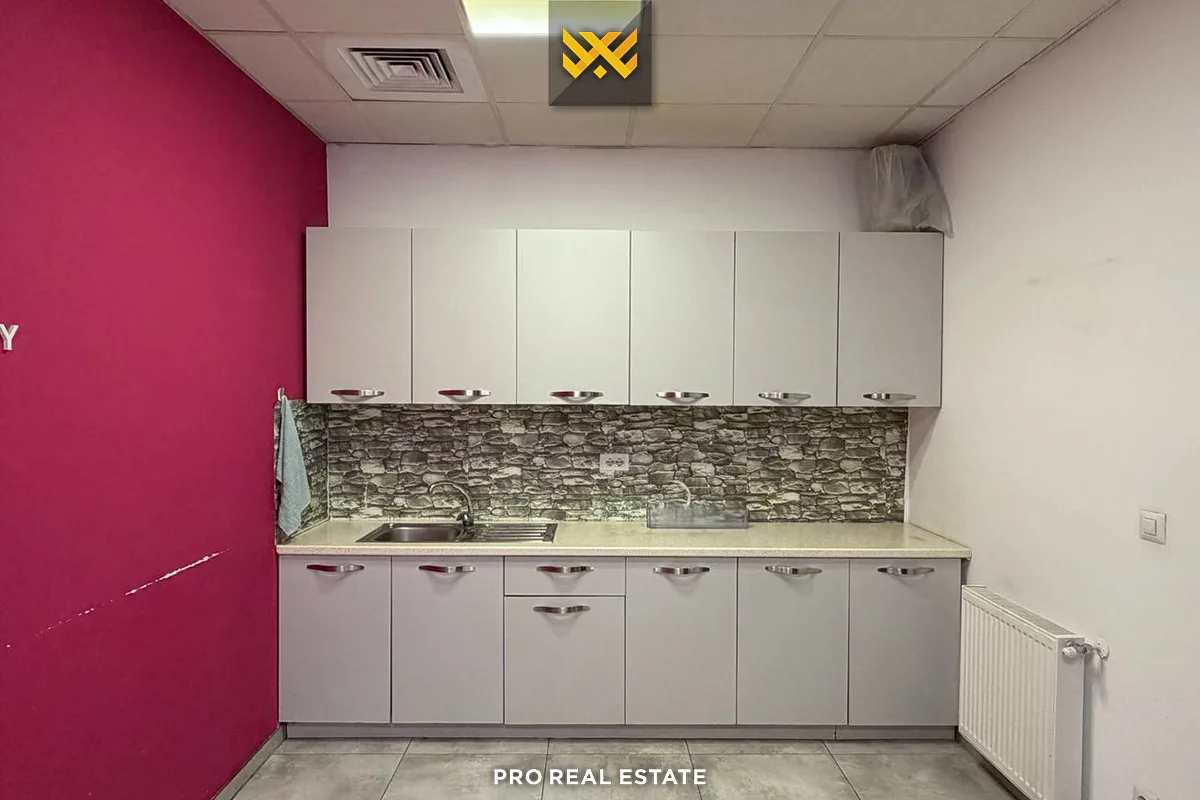 Lokal / Zyrë 1350m² me #QIRA në Pejton