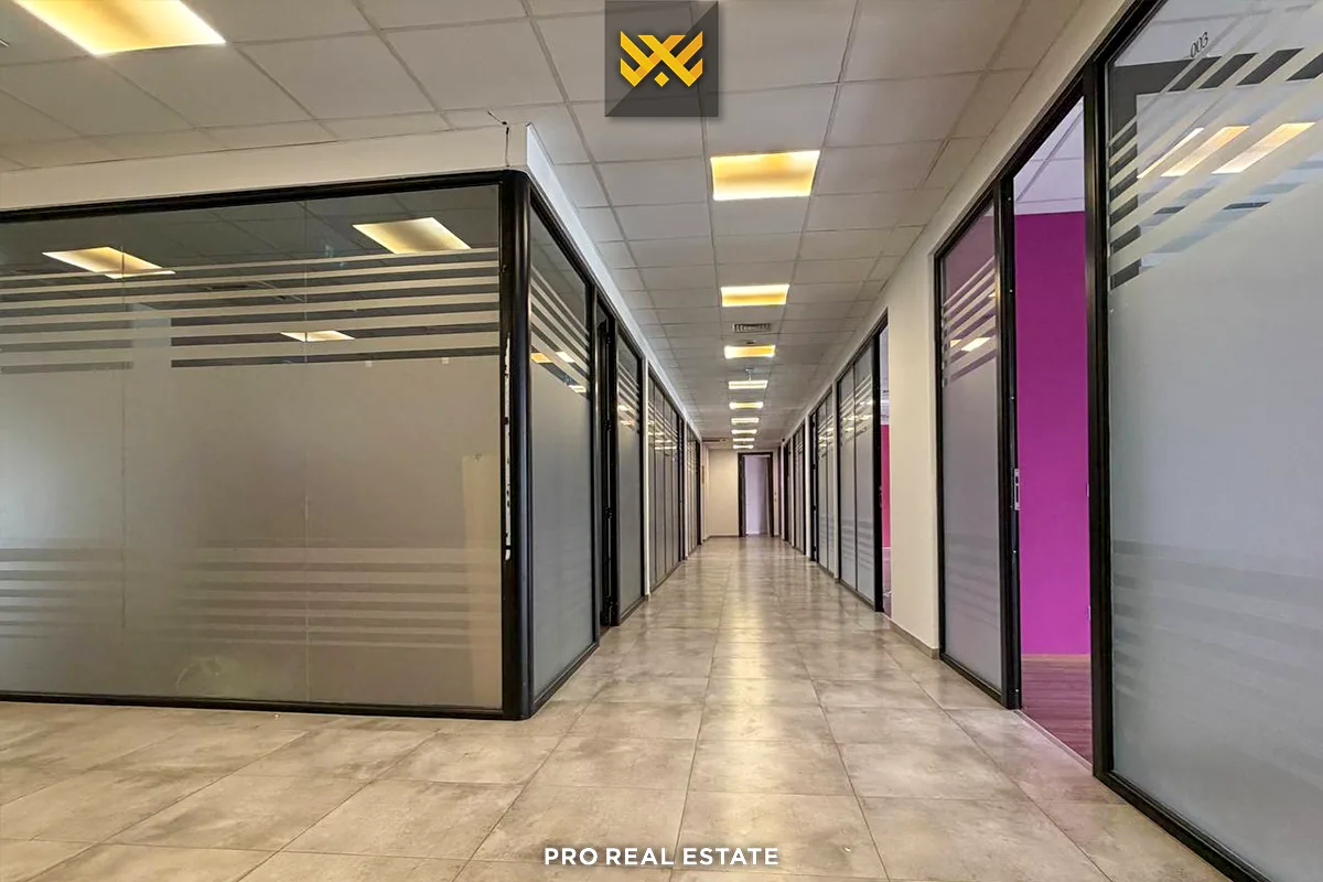 Lokal / Zyrë 1350m² me #QIRA në Pejton