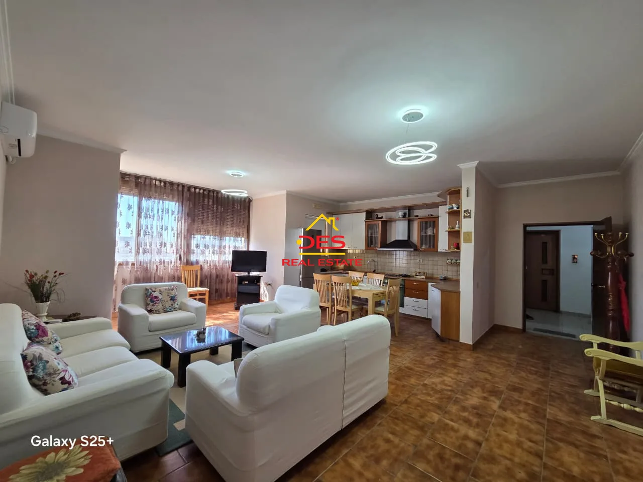 Jepet me qira apartament 2+1 te “albanio & romina”, vlorë