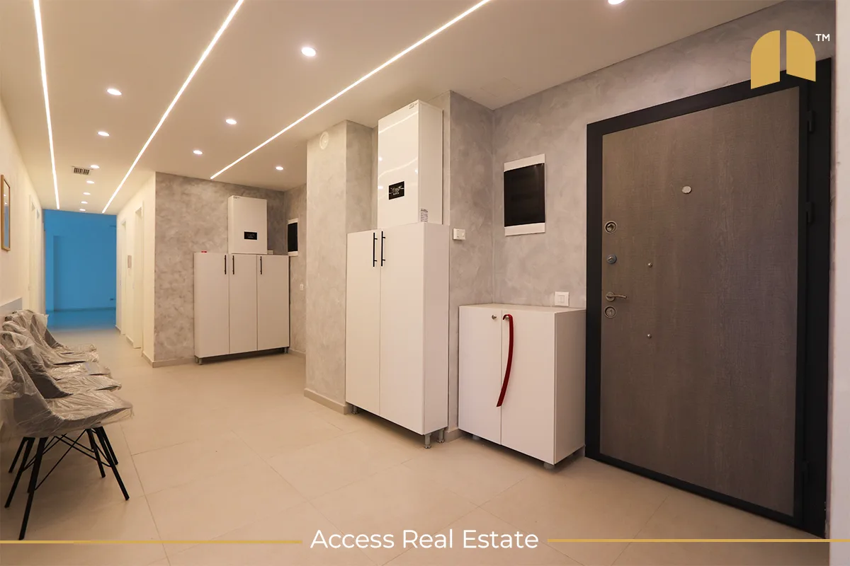 Lokal me QIRA – 8 hapësira pune – Tophane