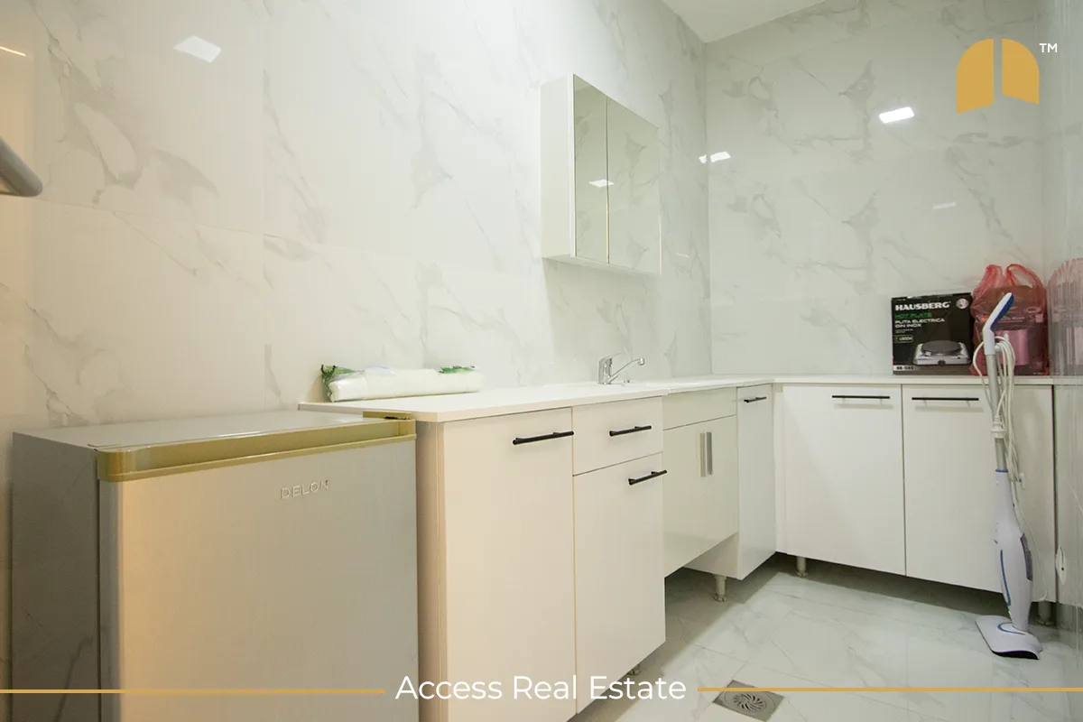 Lokal me QIRA – 8 hapësira pune – Tophane
