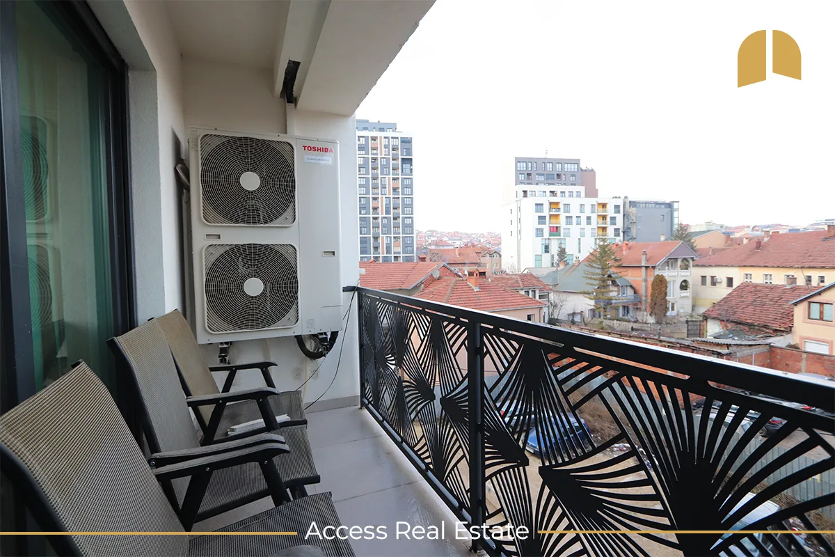 Lokal me QIRA – 8 hapësira pune – Tophane