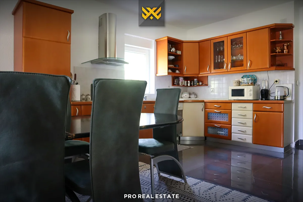 Shtëpi 330m² për #SHITJE në Matiqan.