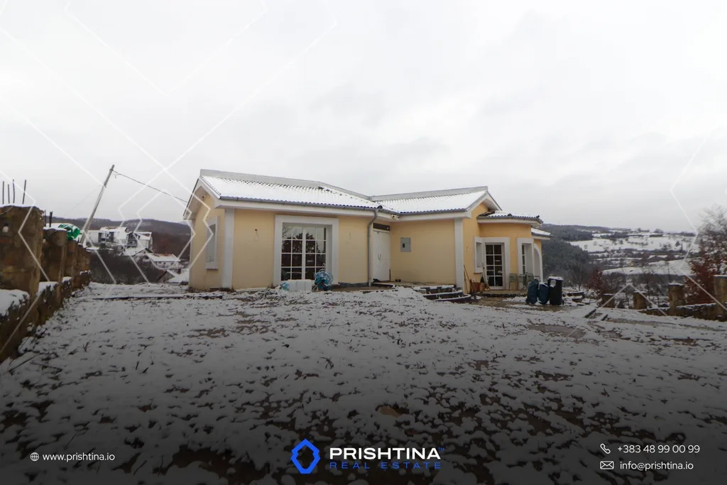 Shtëpi në shitje 385.5m² në Kamenicë