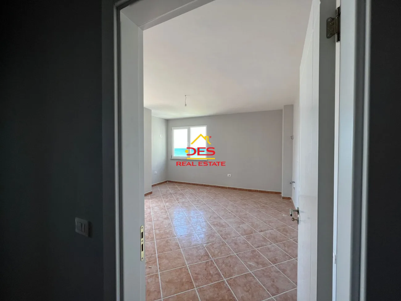 Shitet apartament 1+1 në qendër, shëngjin
