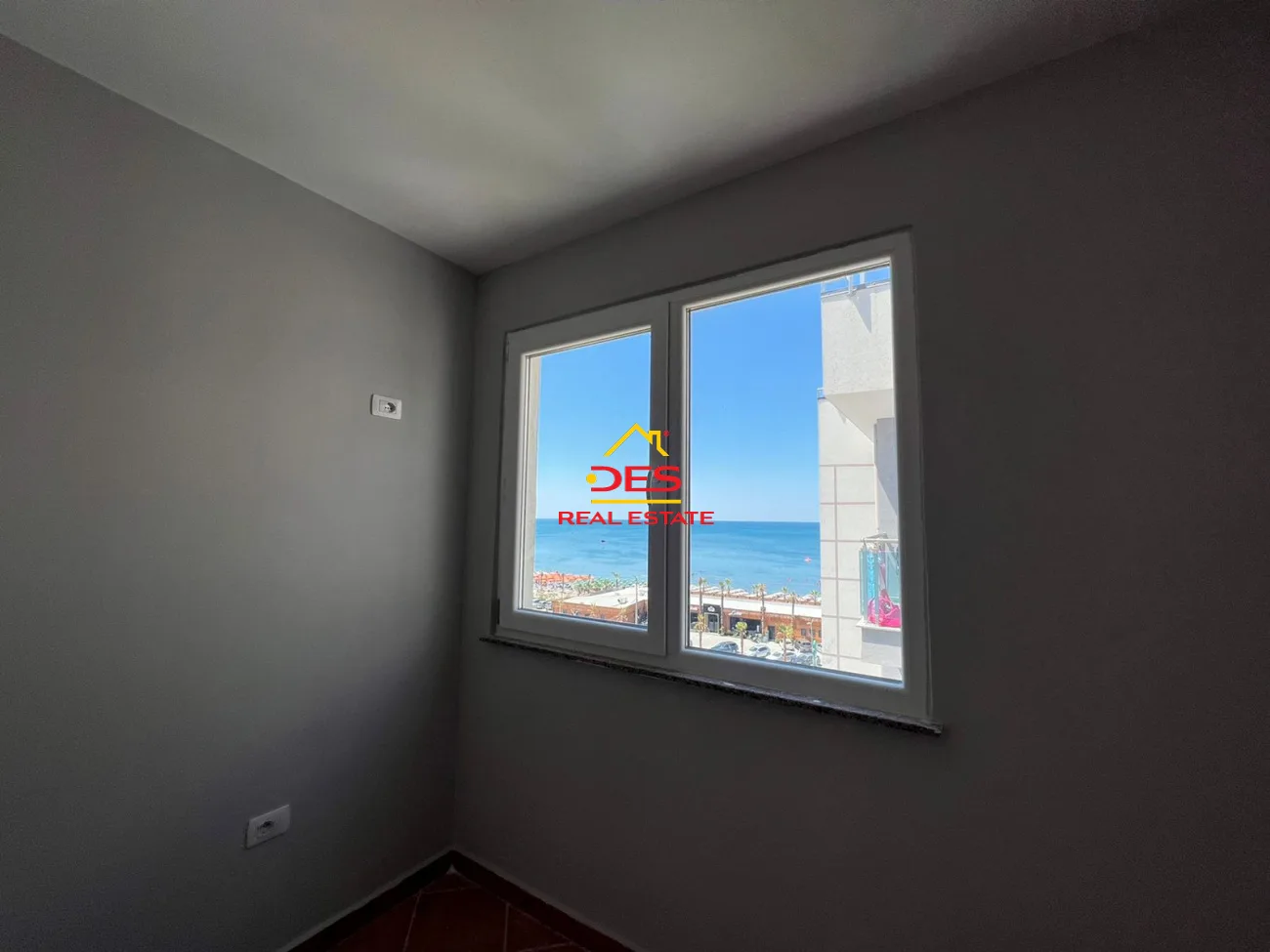 Shitet apartament 1+1 në qendër, shëngjin