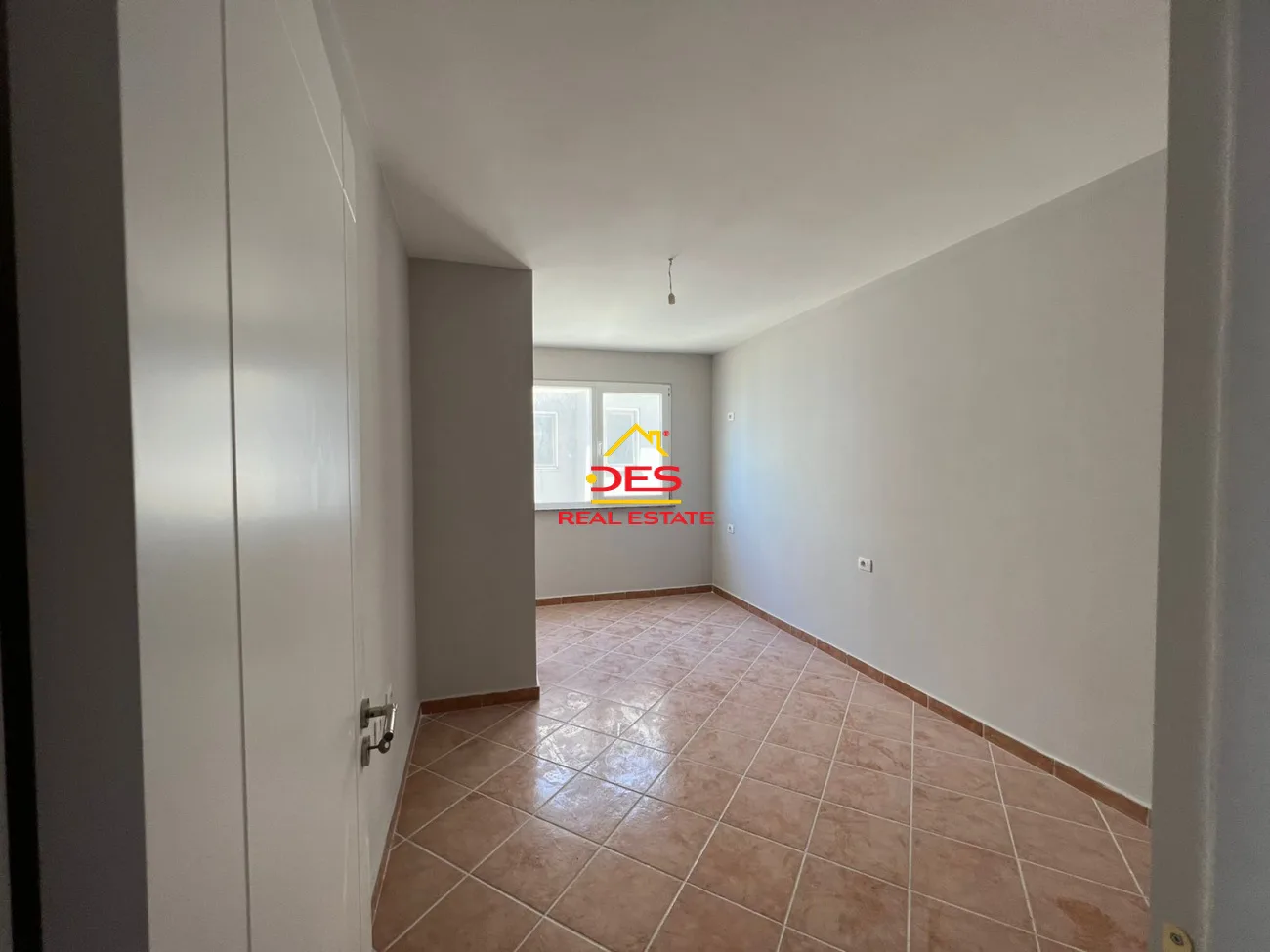 Shitet apartament 1+1 në qendër, shëngjin