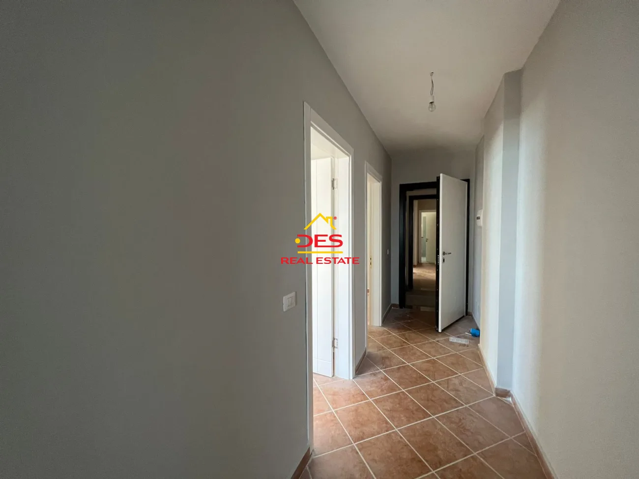 Shitet apartament 1+1 në qendër, shëngjin