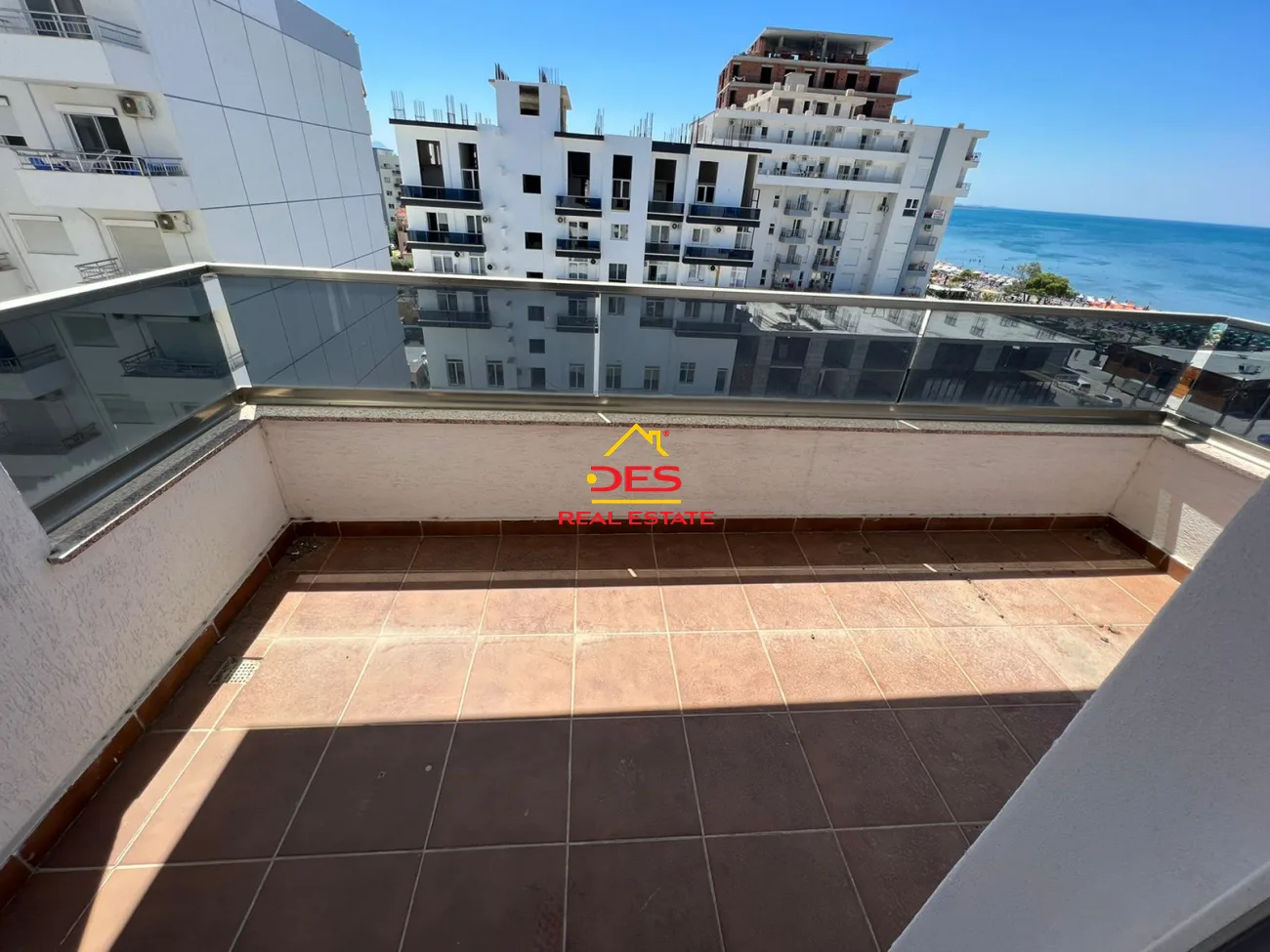 Shitet apartament 1+1 në qendër, shëngjin