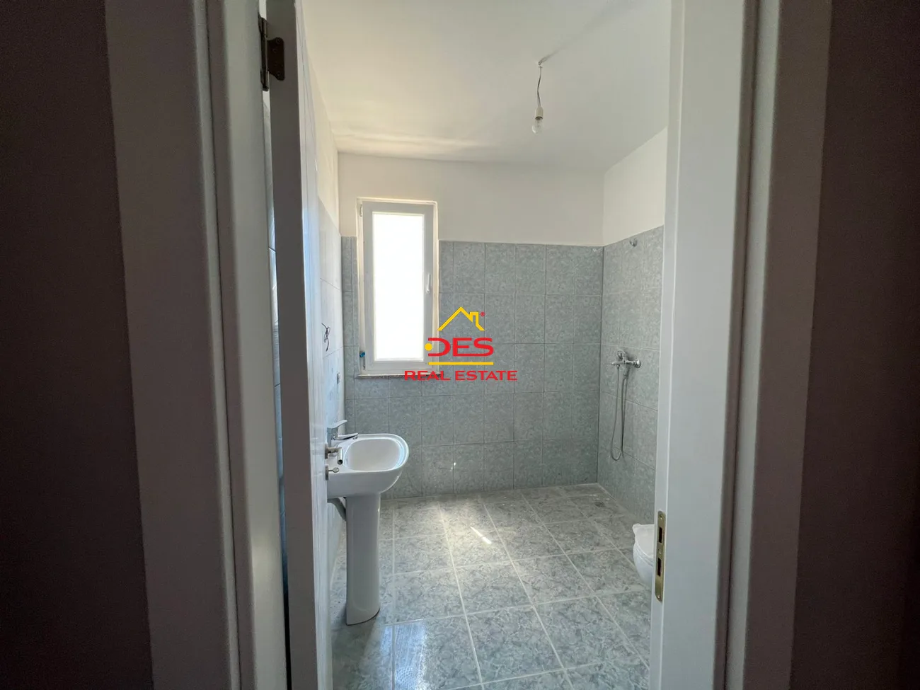 Shitet apartament 1+1 në qendër, shëngjin