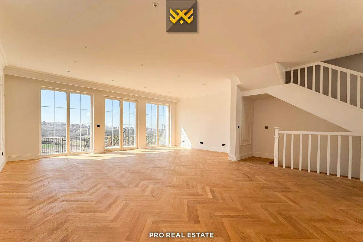 Shtëpi 265m² + 30m² për #SHITJE në Lagjen Chelsea Point.