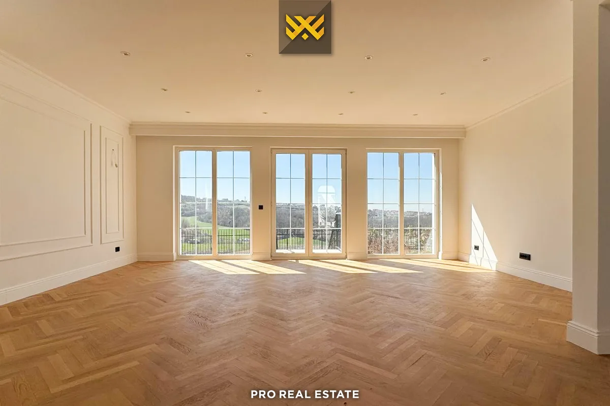 Shtëpi 265m² + 30m² për #SHITJE në Lagjen Chelsea Point.