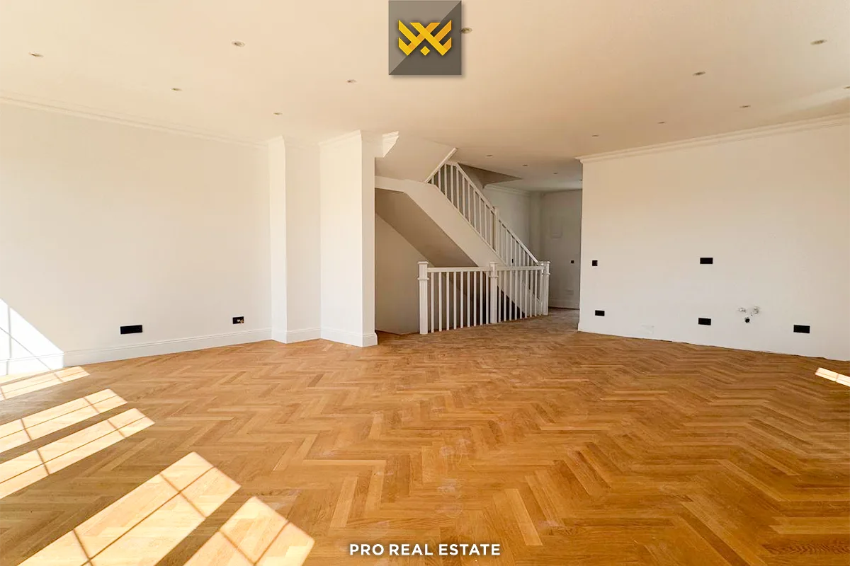 Shtëpi 265m² + 30m² për #SHITJE në Lagjen Chelsea Point.