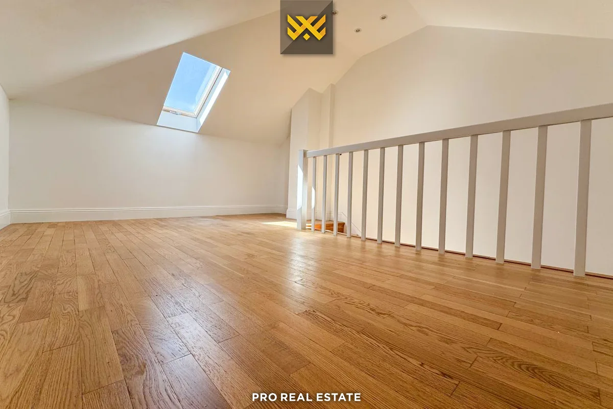 Shtëpi 265m² + 30m² për #SHITJE në Lagjen Chelsea Point.