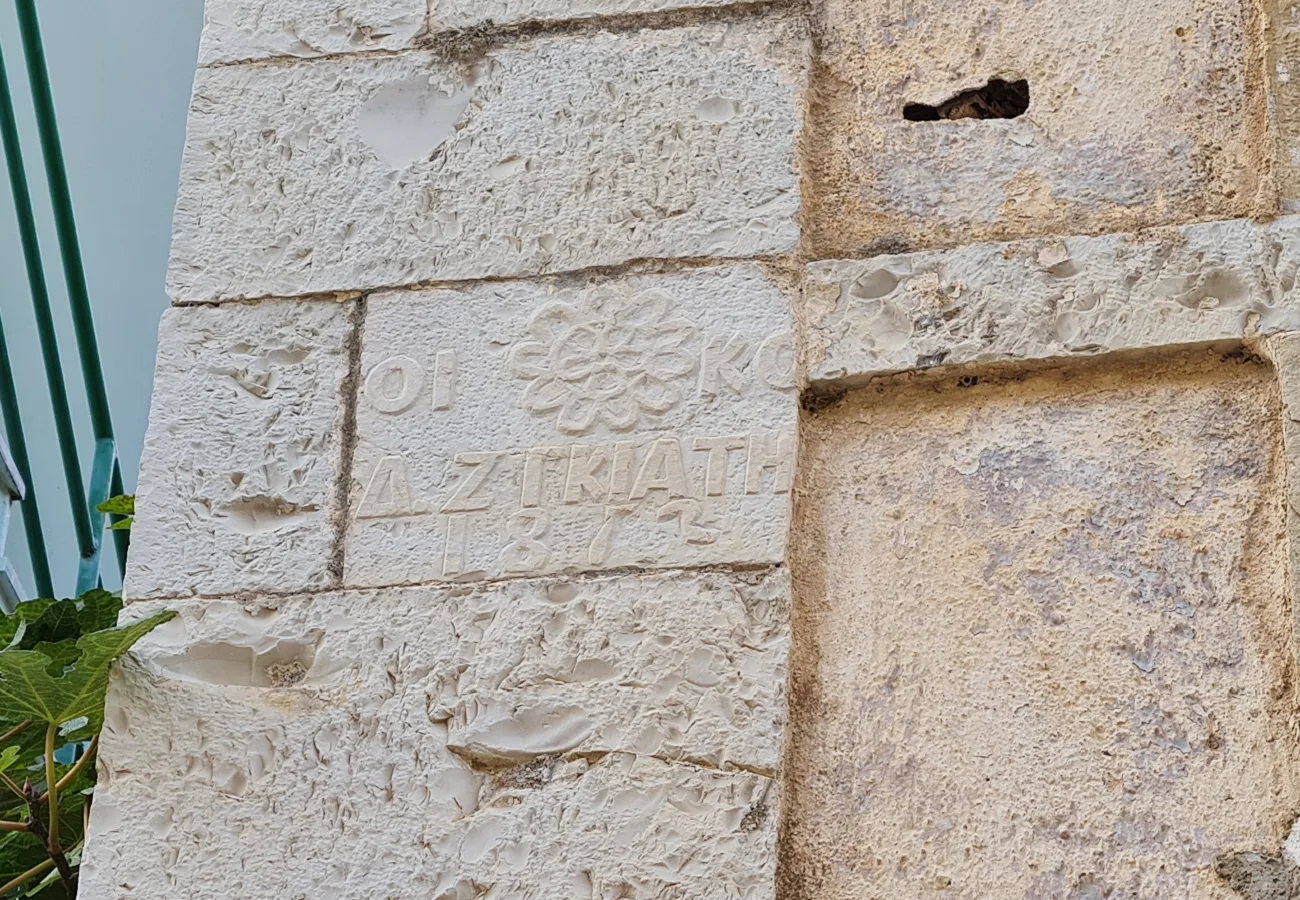Shitet ndërtesë e vitit 1837 + truall në delvinë, sarandë.