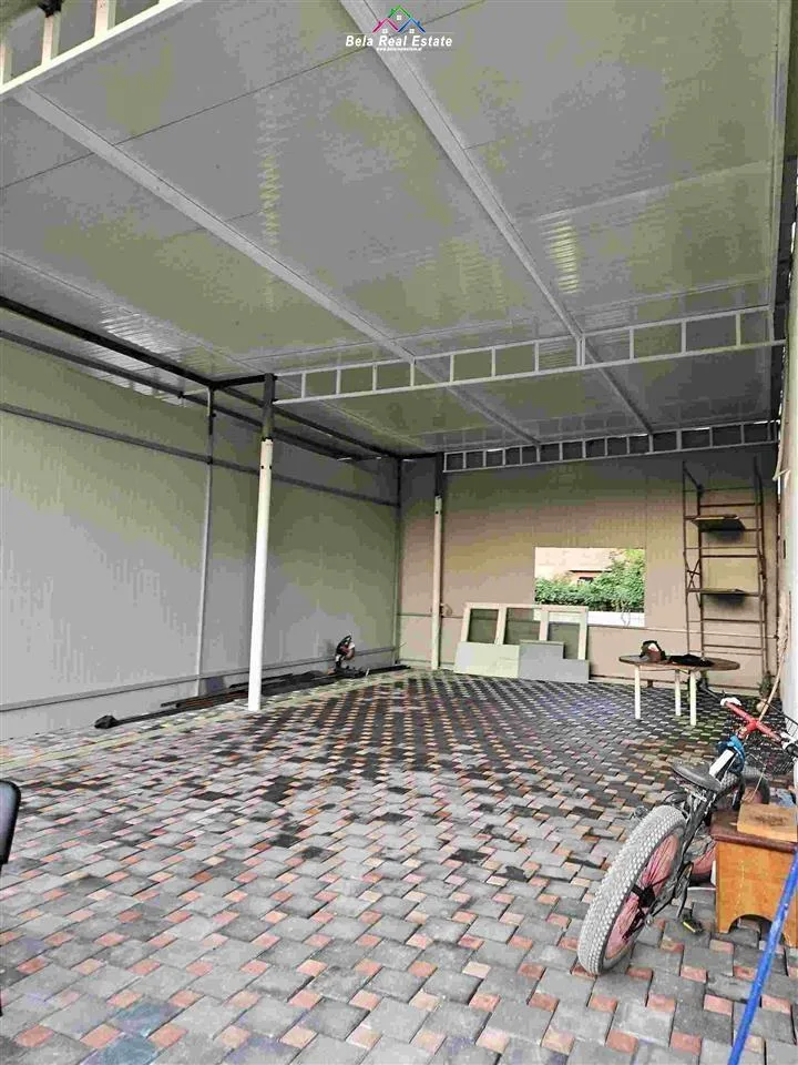 Magazine Me Qera ne Domje (ID BM218) Tirane