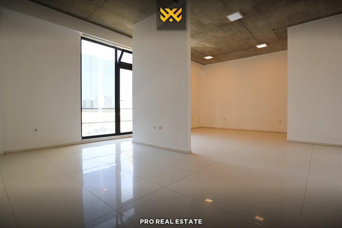 Lokal - Zyre 216m² me #QIRA në Rrugën C.