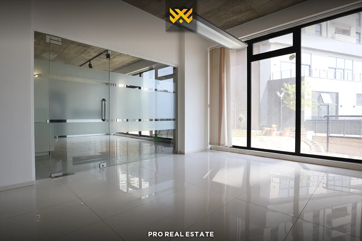 Lokal - Zyre 216m² me #QIRA në Rrugën C.