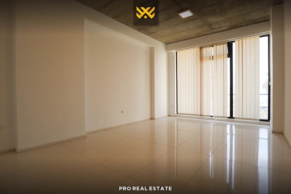 Lokal - Zyre 216m² me #QIRA në Rrugën C.