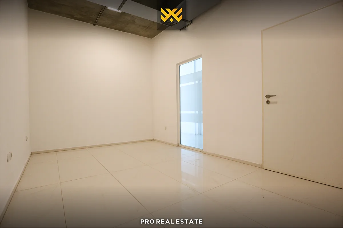 Lokal - Zyre 216m² me #QIRA në Rrugën C.