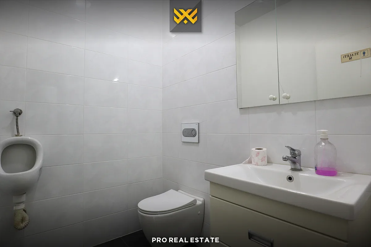 Lokal - Zyre 216m² me #QIRA në Rrugën C.