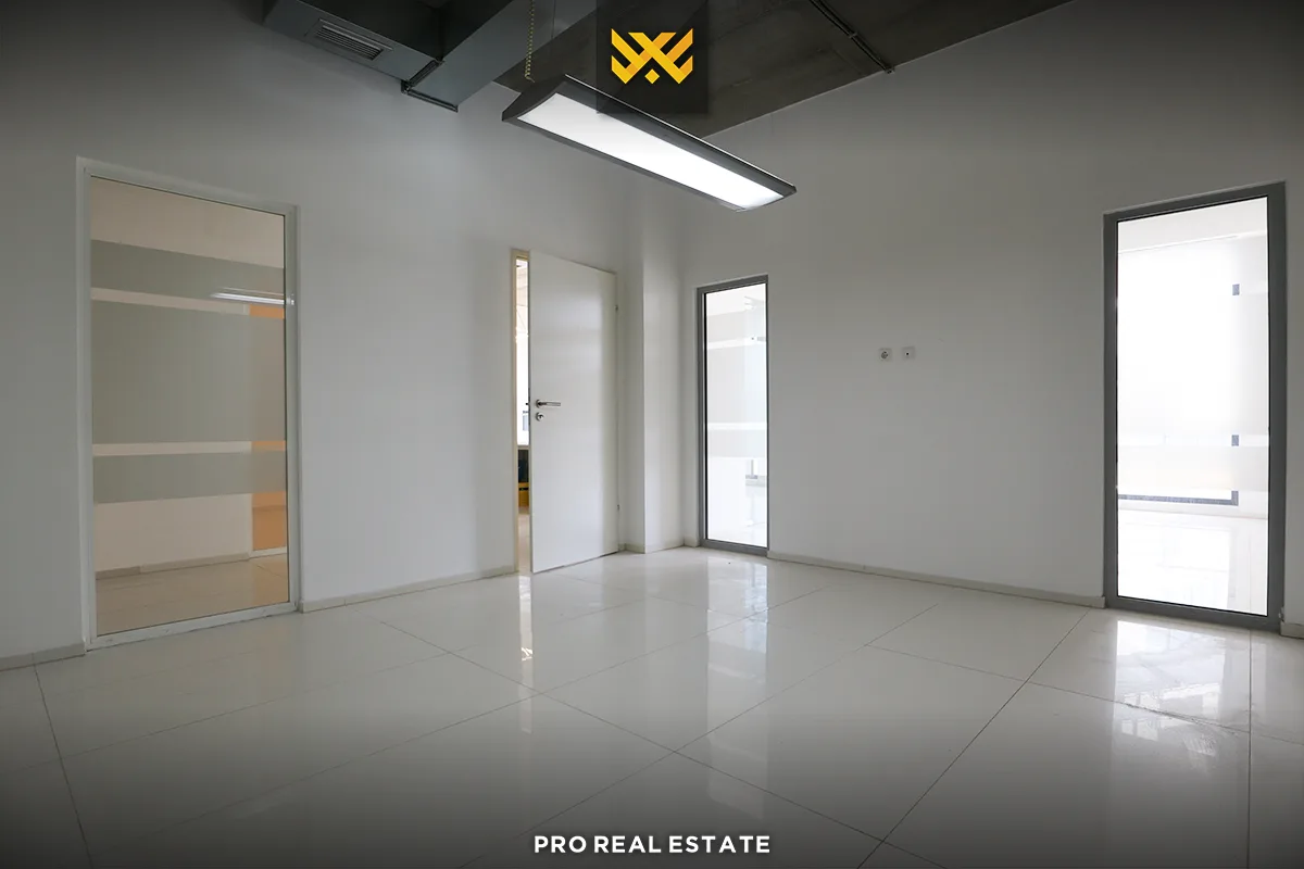 Lokal - Zyre 216m² me #QIRA në Rrugën C.