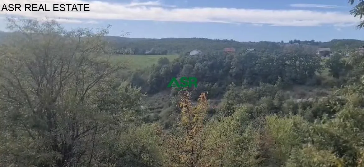 Ofrohet për shitje trualli në Mramor