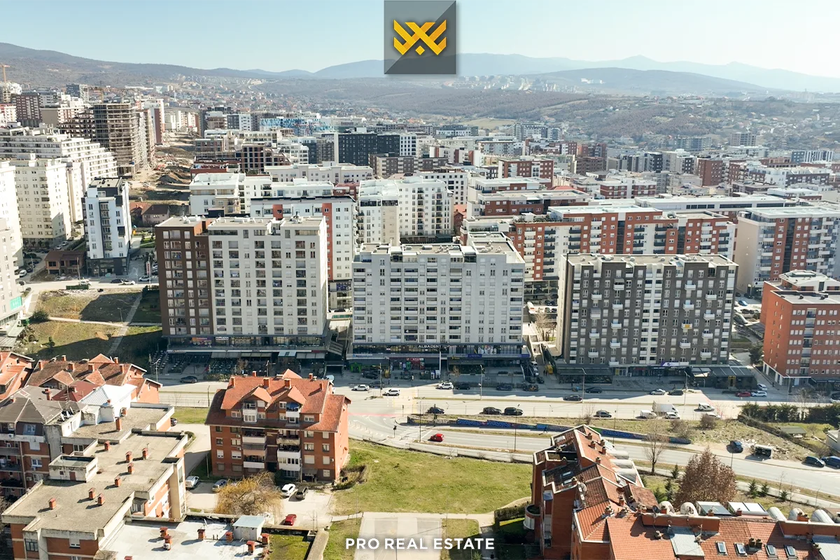 Lokal 175m² për #SHITJE në Rrugën B.