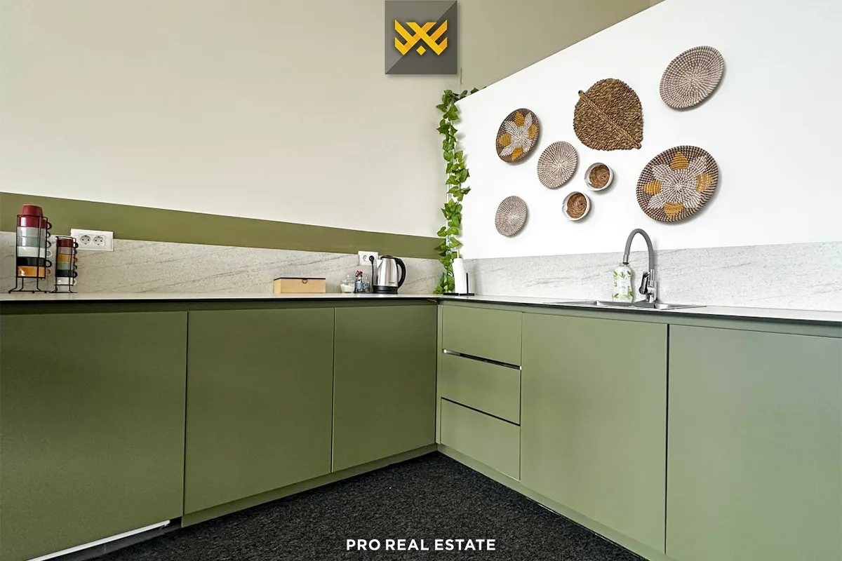 Zyrë 230m² me #QIRA në Veternik