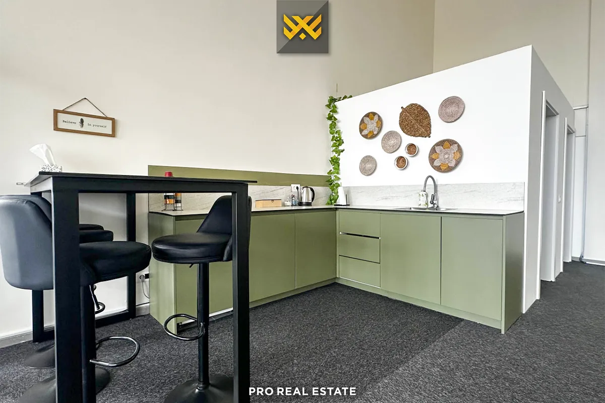 Zyrë 230m² me #QIRA në Veternik
