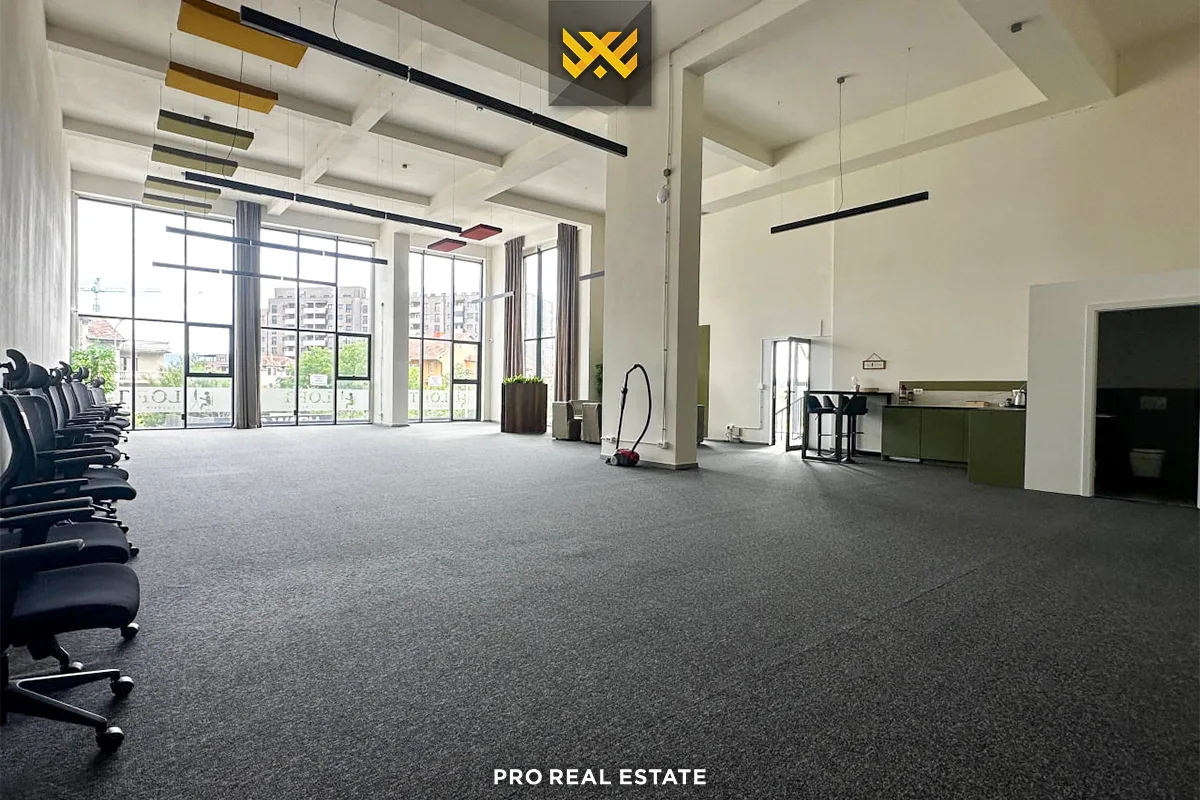 Zyrë 230m² me #QIRA në Veternik