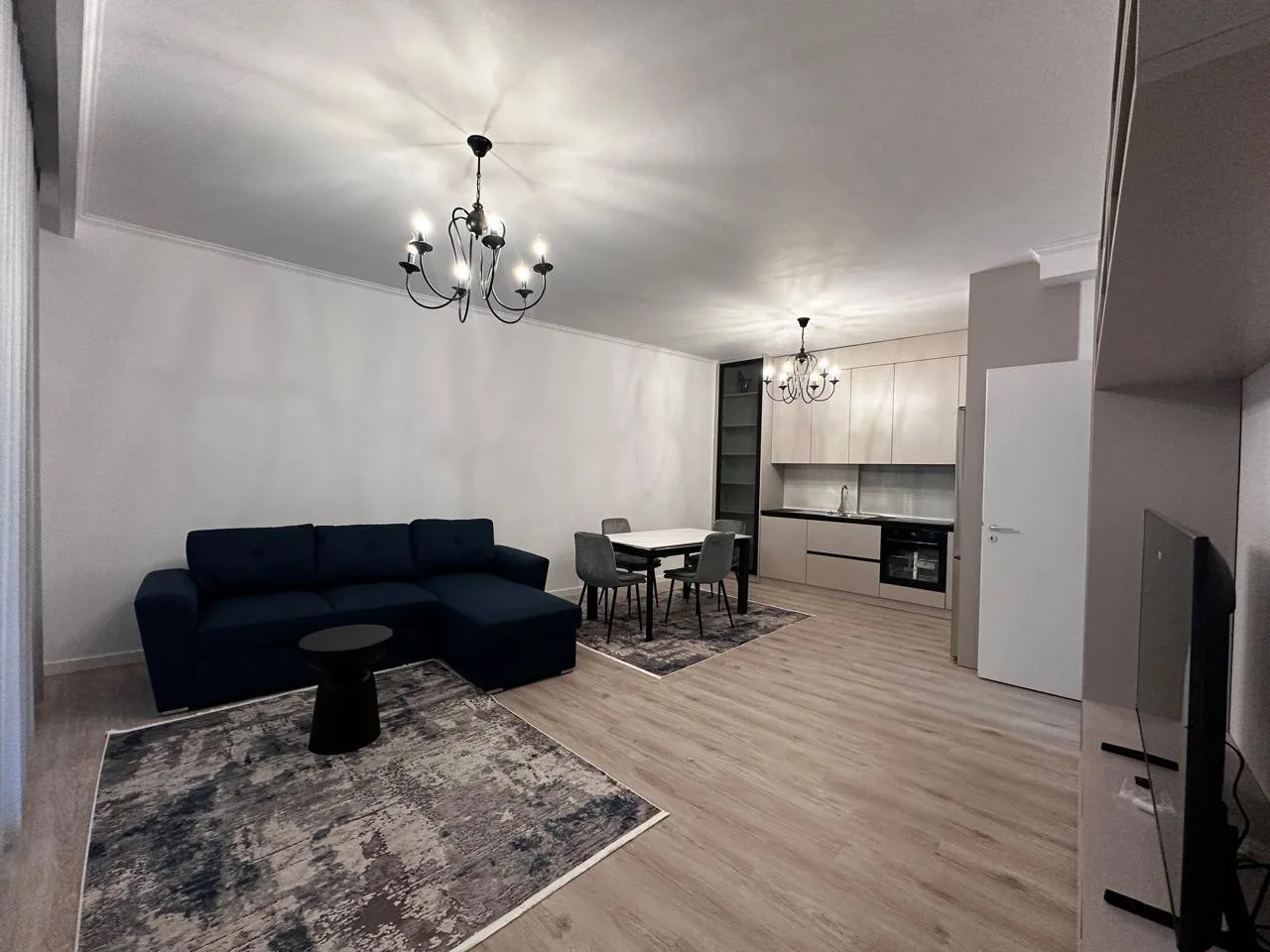 Apartament Me Qera 1+1 Tek Pazari I Ri (ID B2101157) Tirane.