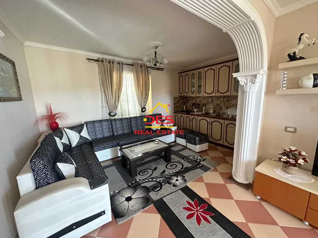Shitet shtëpi private ne sherisht ,vlorë