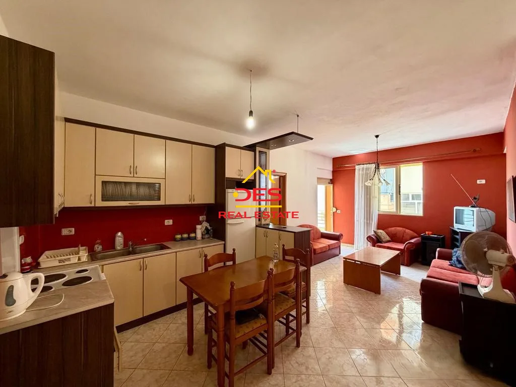 Shitet apartament 2+1+2 në sarandë – me pamje nga deti
