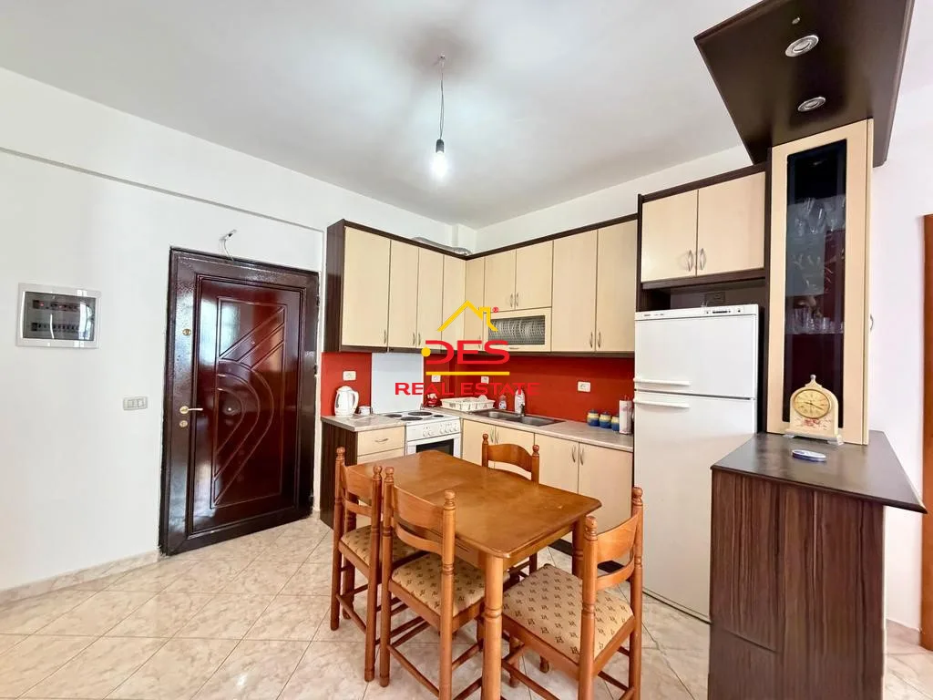 Shitet apartament 2+1+2 në sarandë – me pamje nga deti