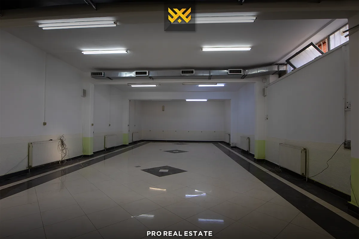 Zyrë 120m² me #QIRA në Qendër.