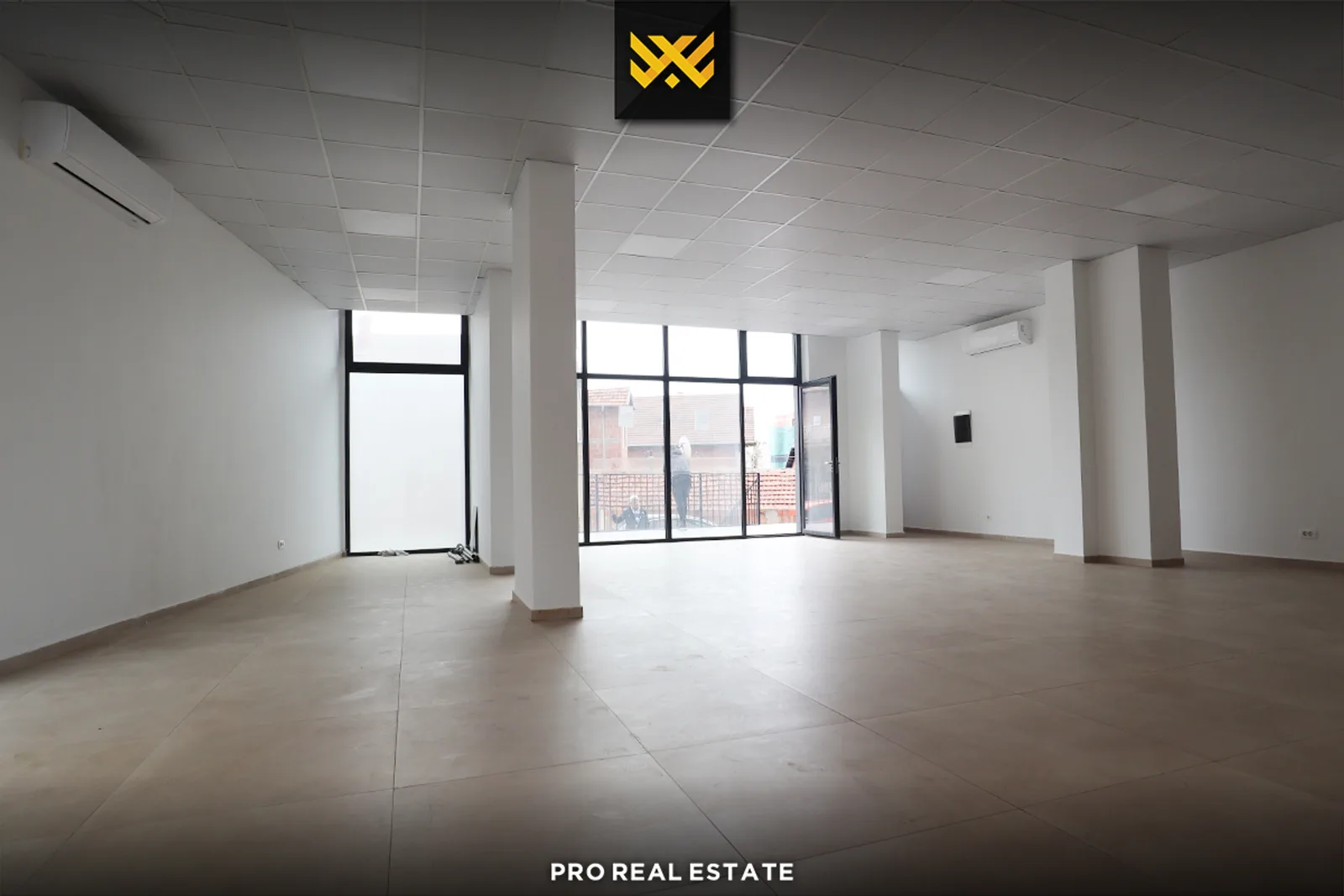 Lokal - Zyre 120m² me #QIRA në Bregun e Diellit.