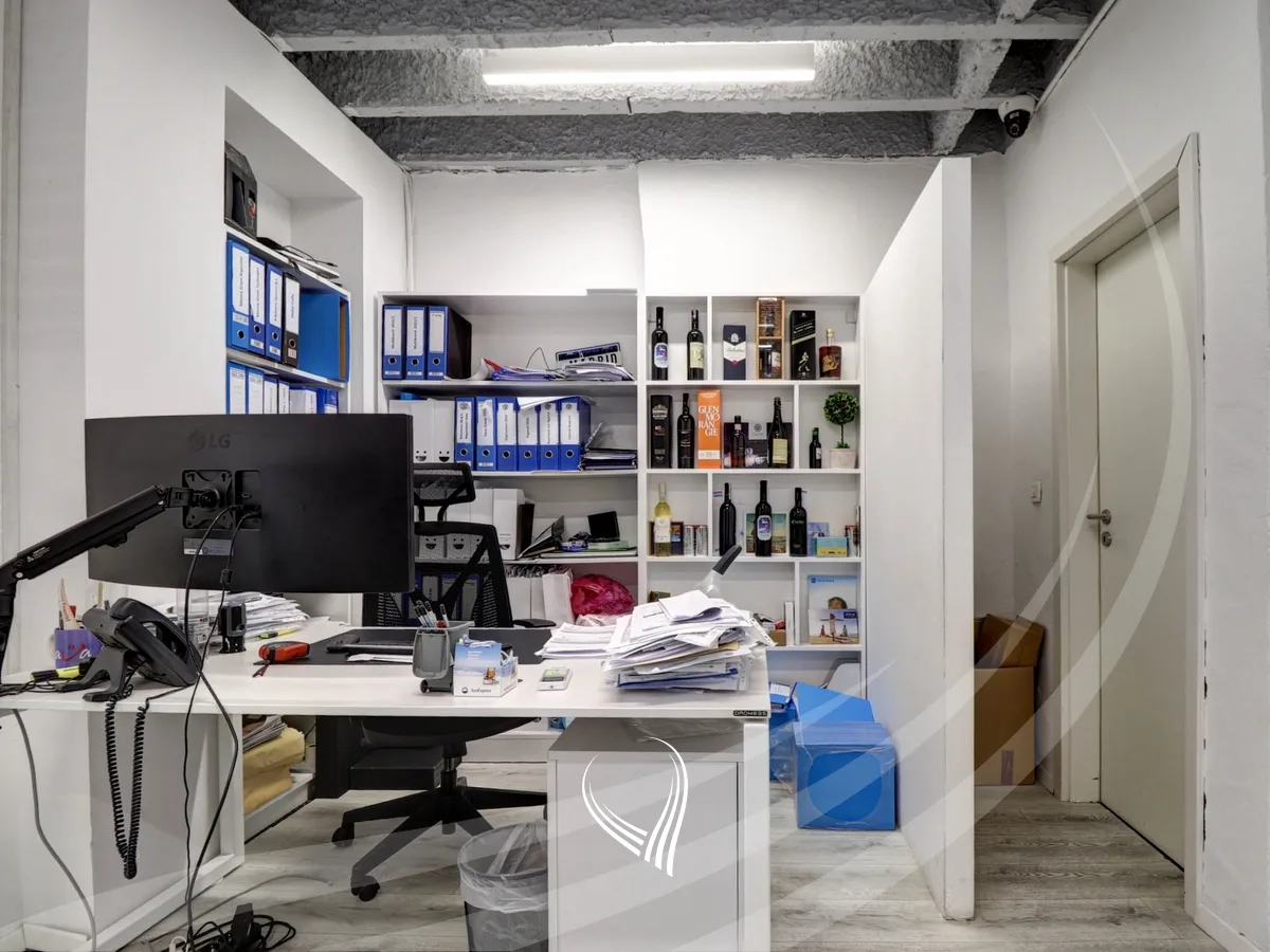 Lokal 70m2 me qira në Qendër