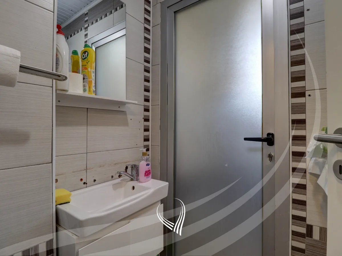 Lokal 70m2 me qira në Qendër