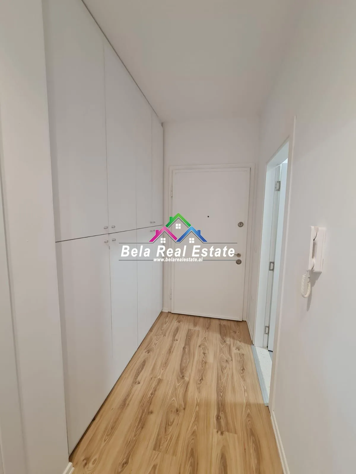 Apartament Luksi 2+1+2 Me Qera Tek Materniteti I Ri (ID B220115) Tirane