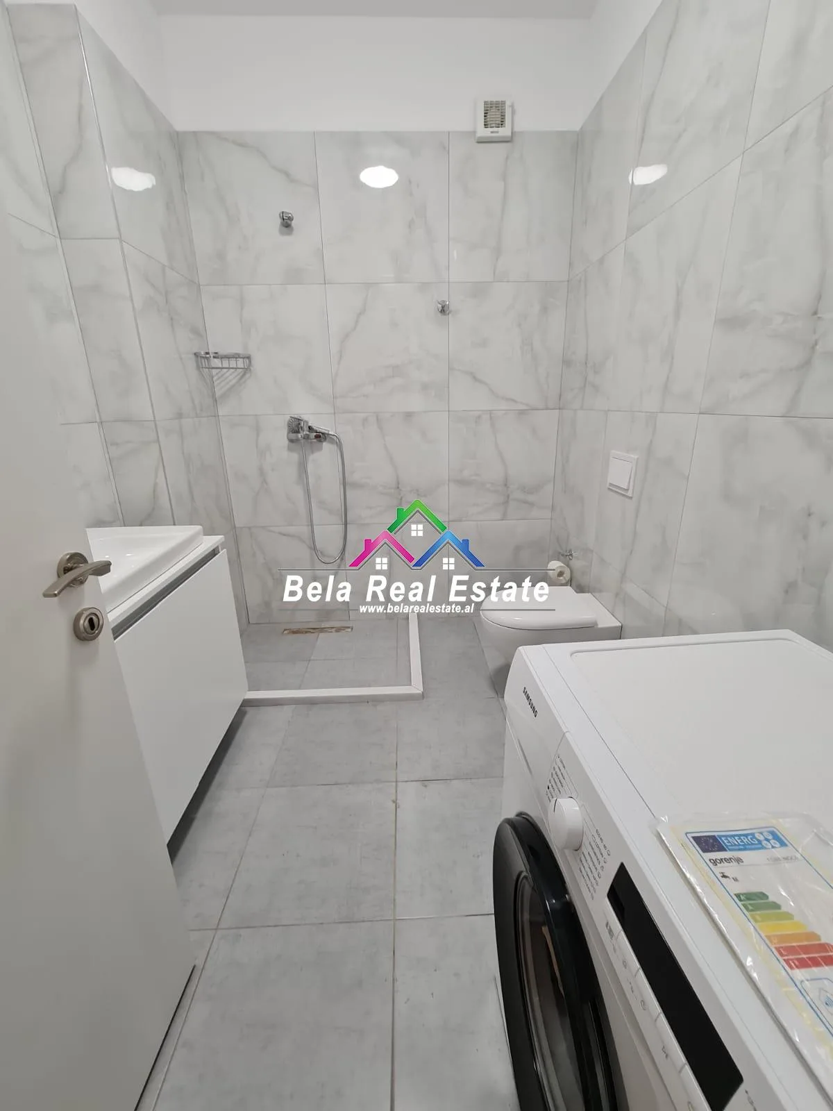 Apartament Luksi 2+1+2 Me Qera Tek Materniteti I Ri (ID B220115) Tirane