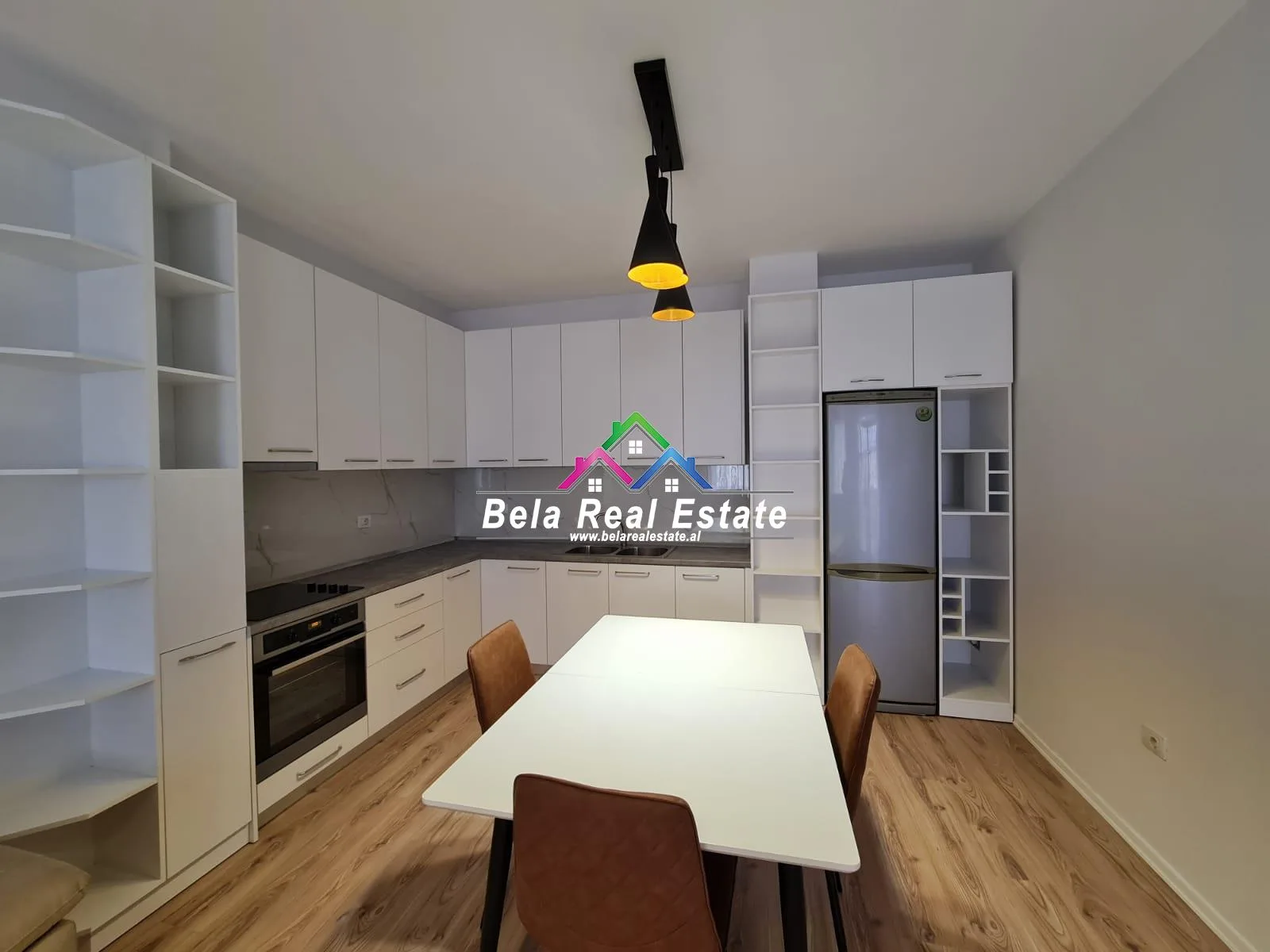 Apartament Luksi 2+1+2 Me Qera Tek Materniteti I Ri (ID B220115) Tirane