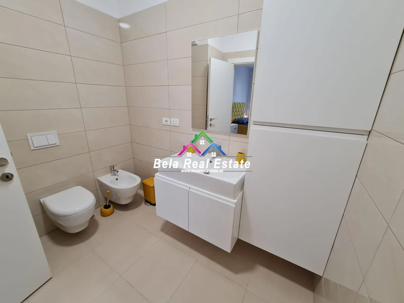 Apartament Luksi 2+1+2 Me Qera Tek Materniteti I Ri (ID B220115) Tirane