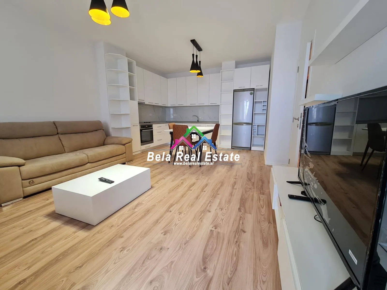 Apartament Luksi 2+1+2 Me Qera Tek Materniteti I Ri (ID B220115) Tirane