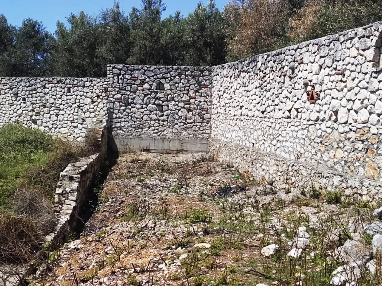 Shitet tokë truall në “tragjas”, vlorë