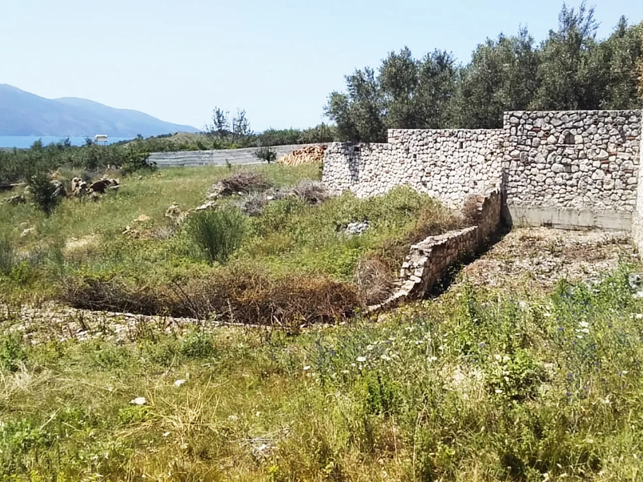 Shitet tokë truall në “tragjas”, vlorë