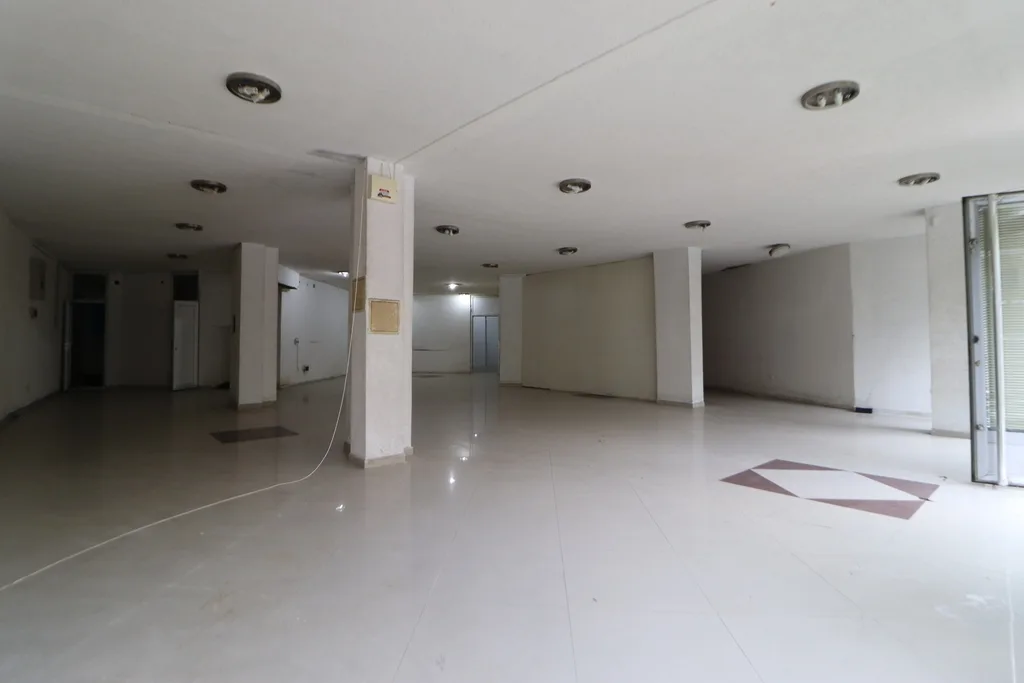 Lokal për #shitje 350m² te 4 Llullat 🏢✨