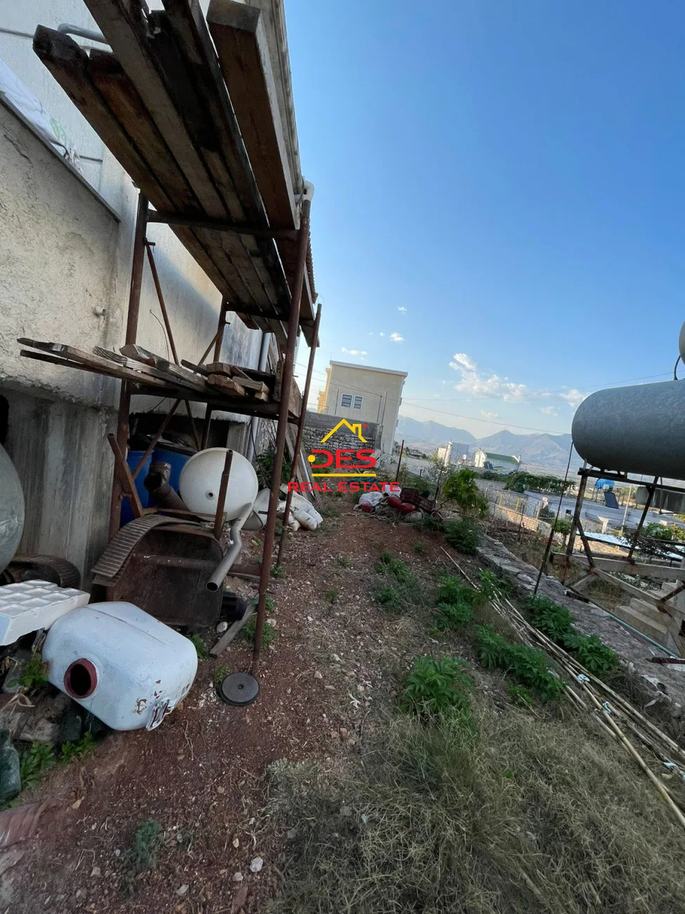 Shitet shtëpi private në gjashtë,sarandë